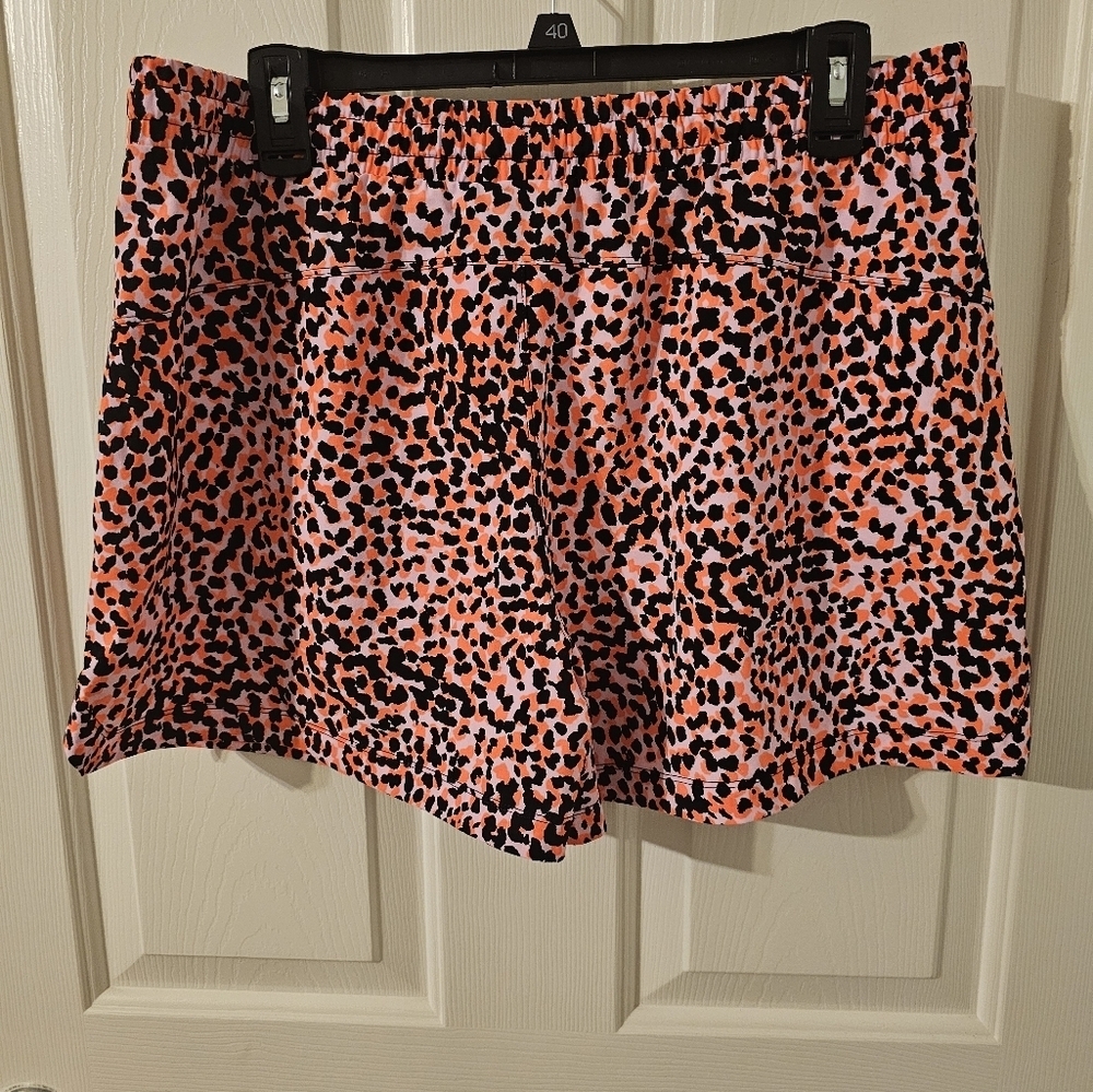 Fabletics NWT One Short 3'' FLASH ORANGE SAFARI SPOTS Short Size XL - Picture 6 of 7
